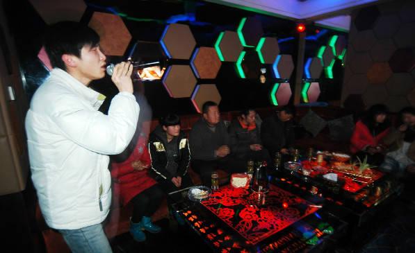 西安KTV服務員工資不高，為啥漂亮女生還愿意做？